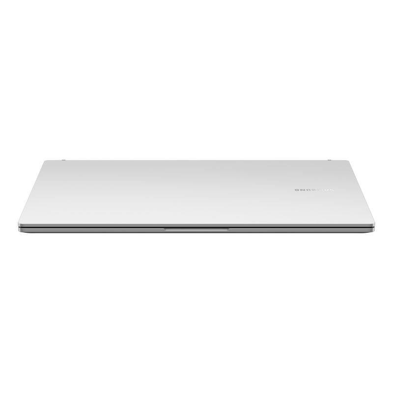 Titan3_15-6_UK_Silver_020_Top-Closed_i7