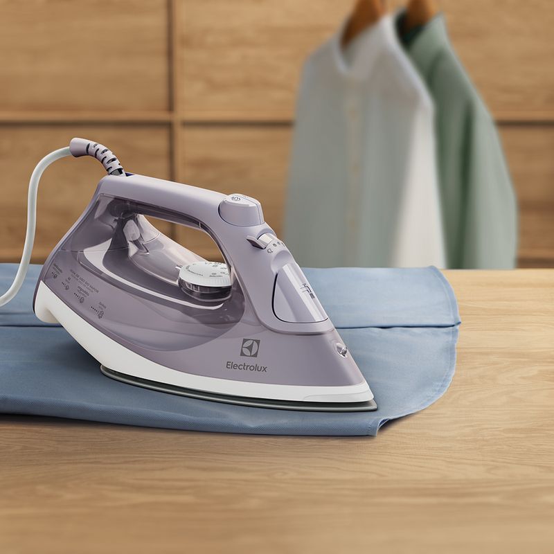 Steam_Iron_ESI50_Perspective_B_Electrolux_1000x1000.jpg