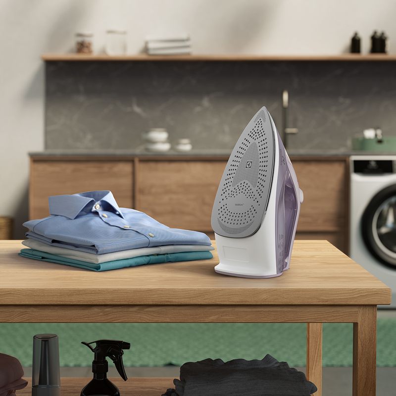 Steam_Iron_ESI50_Stand_Electrolux_1000x1000.jpg