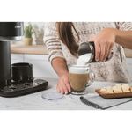 BVSTDC02B_Cafetera_Latte_Oster_Imagen_Lifestyle-1.jpg