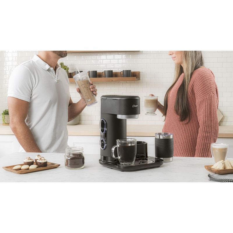 BVSTDC02B_Cafetera_Latte_Oster_Imagen_Lifestyle-3.jpg