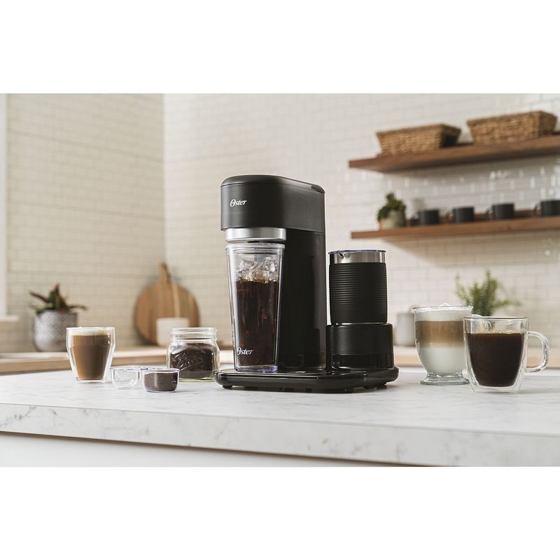 BVSTDC02B_Cafetera_Latte_Oster_Imagen_Lifestyle-6.jpg